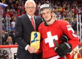 НХЛ: Швейцарский защитник подписал многолетний контракт с 