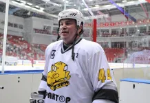 Именитый в прошлом российский хоккеист находится в коме