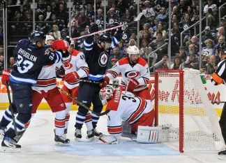 НХЛ: «Виннипег» переиграл на домашнем льду «Каролину»