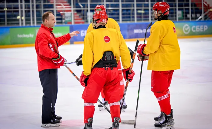 Шесть хоккеистов покинули состав молодежной сборной Беларуси