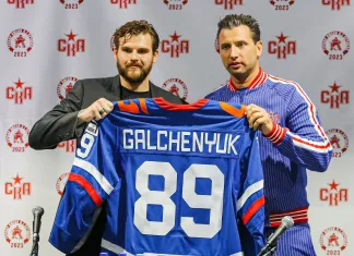 Хоккеист с белорусскими корнями официально перешел в СКА
