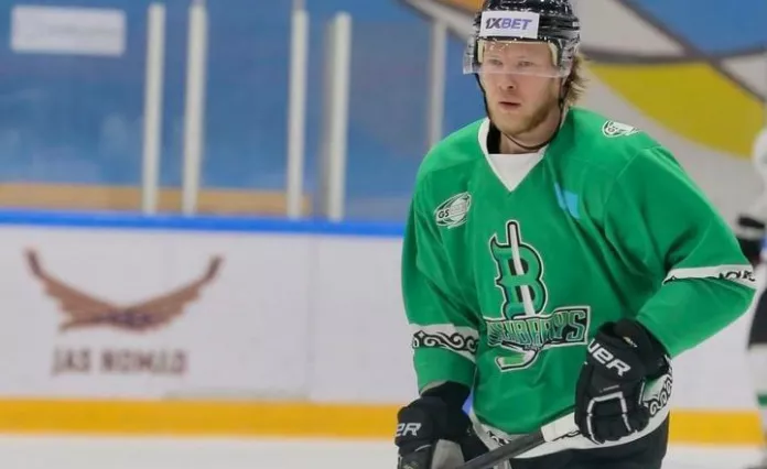 Белорусский хоккеист покинул клуб чемпионата Казахстана