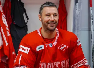 Илья Ковальчук в 40 лет дебютировал за «Спартак» в КХЛ. Забросил шайбу и провел больше 14 минут в игре против «Куньлуня»