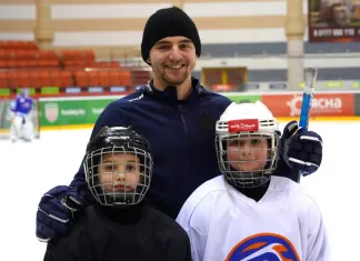 Форвард оршанского «Локомотива» провел занятие для юных хоккеистов