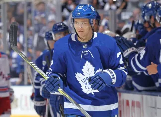 НХЛ: Защитник сборной России отказался от запрета на обмен и покинет «Торонто»
