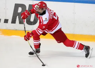 Белорусский защитник набрал первое очко в МХЛ