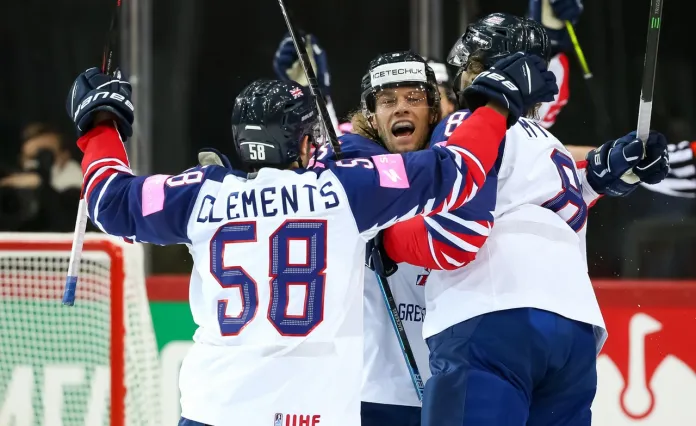 Хоккеисты сборной Великобритании эмоционально отпраздновали победу над Беларусью