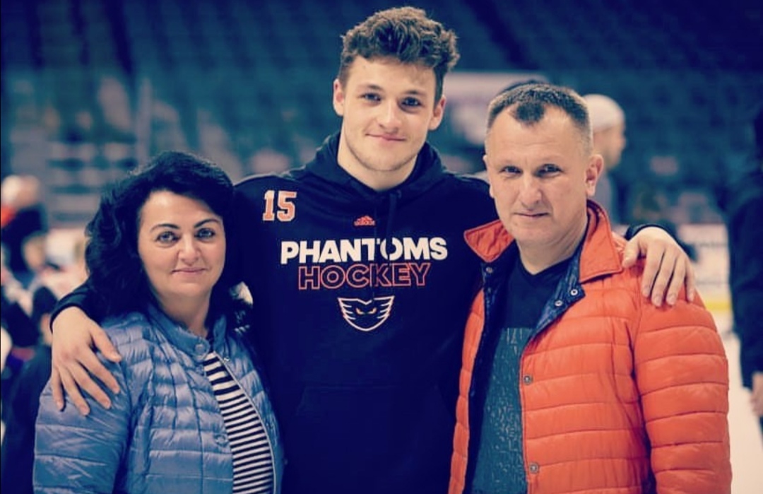 Максим Сушко и его родители