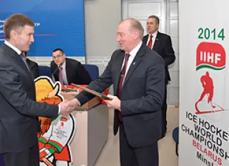 Вручены сертификаты компаниям - официальным партнерам хоккейного чемпионата мира-2014