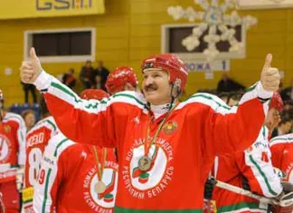 Лукашенко наградил медалью «За трудовые заслуги» членов своей хоккейной команды