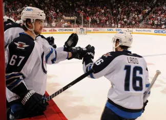 НХЛ: «Финикс» по буллитам уступил «Виннипегу»