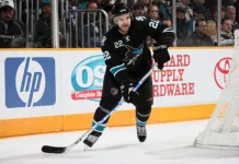 НХЛ: Звездный защитник отказался подписывать контракт с «Айлендерс»