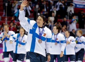 Легенда финского хоккея в прямом эфире примет решение о продолжении карьеры 