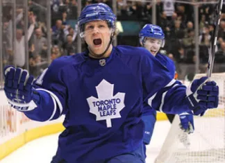 НХЛ: Комаров поучаствовал в легкой победе «Торонто» над «Баффало»