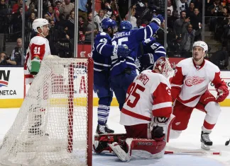 НХЛ: Комаров помог «Торонто» обыграть «Детройт»