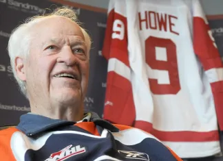 Легендарный канадский хоккеист снова перенес инсульт