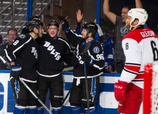 НХЛ: Шайба Кучерова помогла  «Тампе» обыграть «Каролина» 