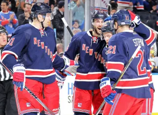 НХЛ: «Рейнджерс» на своем льду разгромил «Баффало»