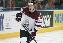 Молодой латвийский хоккеист дебютировал в НХЛ