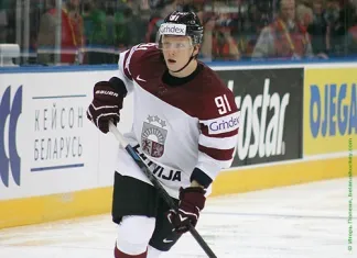 Молодой латвийский хоккеист дебютировал в НХЛ