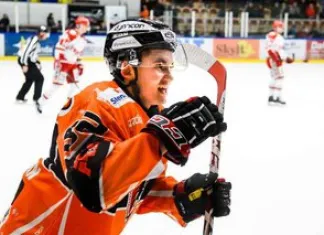 Белорусский хоккеист в следующем сезоне будет играть в высшей лиге чемпионата Швеции