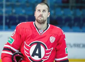 КХЛ: Никита Комаров официально перешел в минское «Динамо»