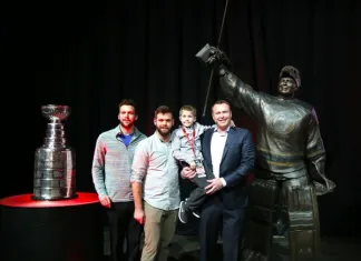 НХЛ: В Нью-Джерси появилась скульптура Мартина Бродера
