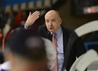 КХЛ: Игроки «Автомобилиста» купили главному тренеру розовый пиджак