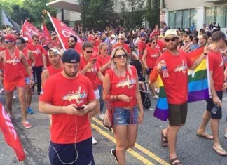 НХЛ: Вратарь сборной Канады принял участие в гей-параде