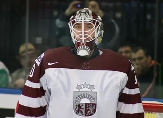 НХЛ: Латышский вратарь продлил контракт с «Тампой-Бэй» 