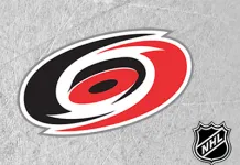 НХЛ: «Каролина» подписала контракты с четырьмя хоккеистами