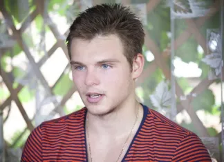 НХЛ: Сын экс-хоккеиста сборной Беларуси заключил трехлетний контракт с «Монреалем»