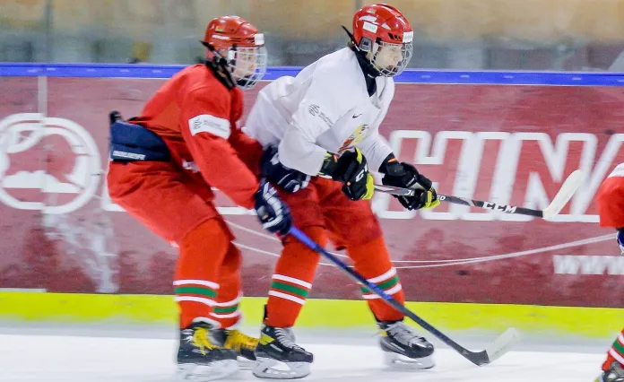 Блог о юношеской сборной: Жесткие правила на турнире, получение аттестатов в школе, последний лед