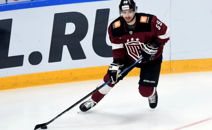 Второй латвийский хоккеист подписал контракт с клубом КХЛ