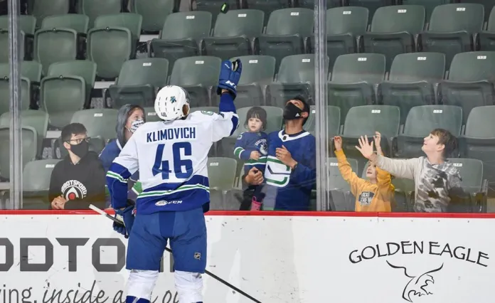 Журналист The Hockey Writers не видит Климовича в первом матче сезона «Ванкувера»