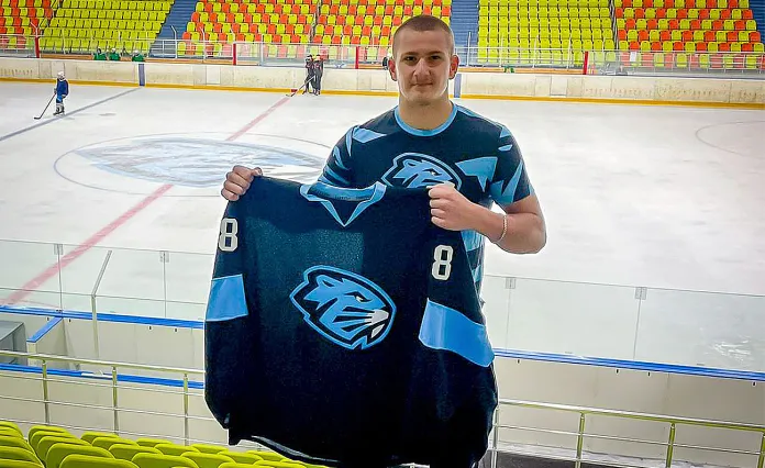 Очередной белорусский хоккеист вернулся из Америки и подписал контракт с клубом МХЛ