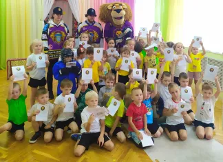 Хоккеисты «Могилева» посетили детский сад в рамках проекта «Хоккей для всех»
