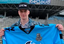 18-летний белорусский форвард набрал первое очко в КХЛ