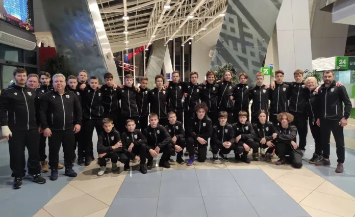 25 хоккеистов сборной Беларуси U15 отправились в Сочи на первенство СФО