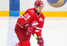 Илья Гаврилов провел дебютный матч в ВХЛ