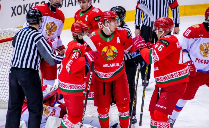 Белорусская молодёжка одержала вторую победу, травма Белевича, Левшунову пророчат высокий драфт в НХЛ - всё за вчера