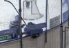 Видео. Хоккеист «Динамо-Молодечно» застрял в стекле во время игры с «Шахтером»