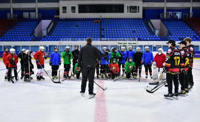 Хоккеисты «Гомеля» провел мастер-класс для ребят из детской школы