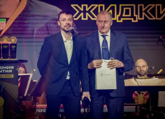 Александр Жидких получил награду «За преданность хоккею»