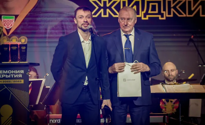 Александр Жидких получил награду «За преданность хоккею»