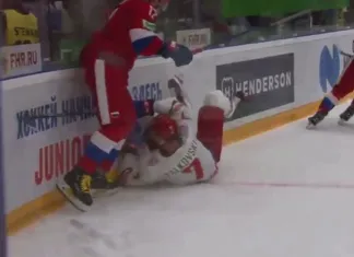 Белорусский защитник-гигант получил травму в игре против сборной России 25
