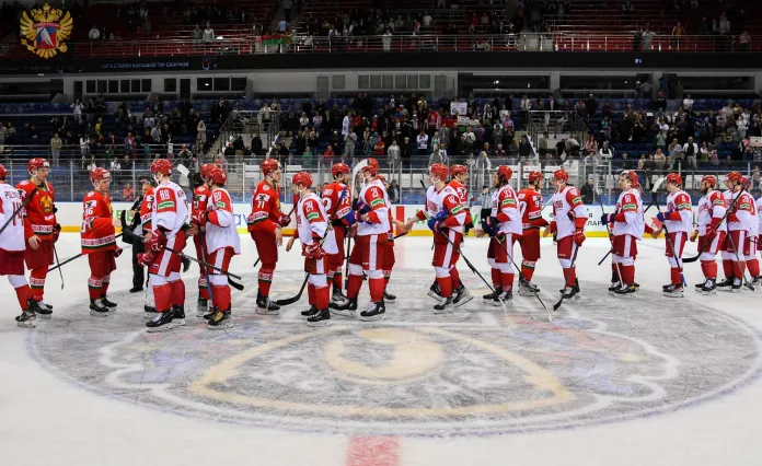 Беларусь одерживает вторую победу в Суперсерии, Шарангович приедет в Беларусь, минское «Динамо» покидают хоккеисты — все за вчера