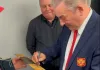 TikTok: Белорусский болельщик получил автограф Третьяка спустя 50 лет