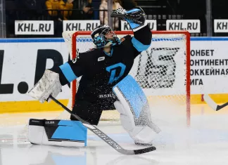 Колосов подписал контракт с клубом НХЛ, но проведет сезон не в Америке — все за вчера