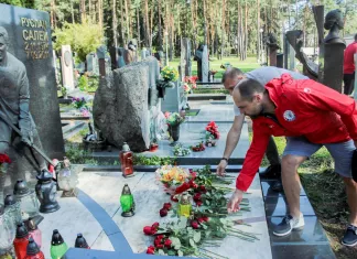 «Юность» посетила памятный мемориал в годовщину гибели ярославского «Локомотива»